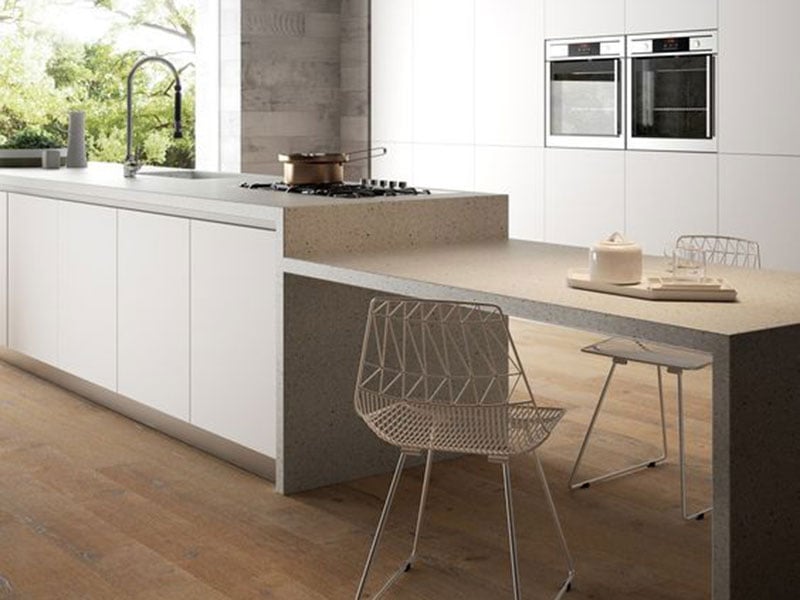 Kiểu đảo bếp đá nhân tạo Solid Surface có cả công năng bàn ăn, khu bếp nấu và chậu rửa